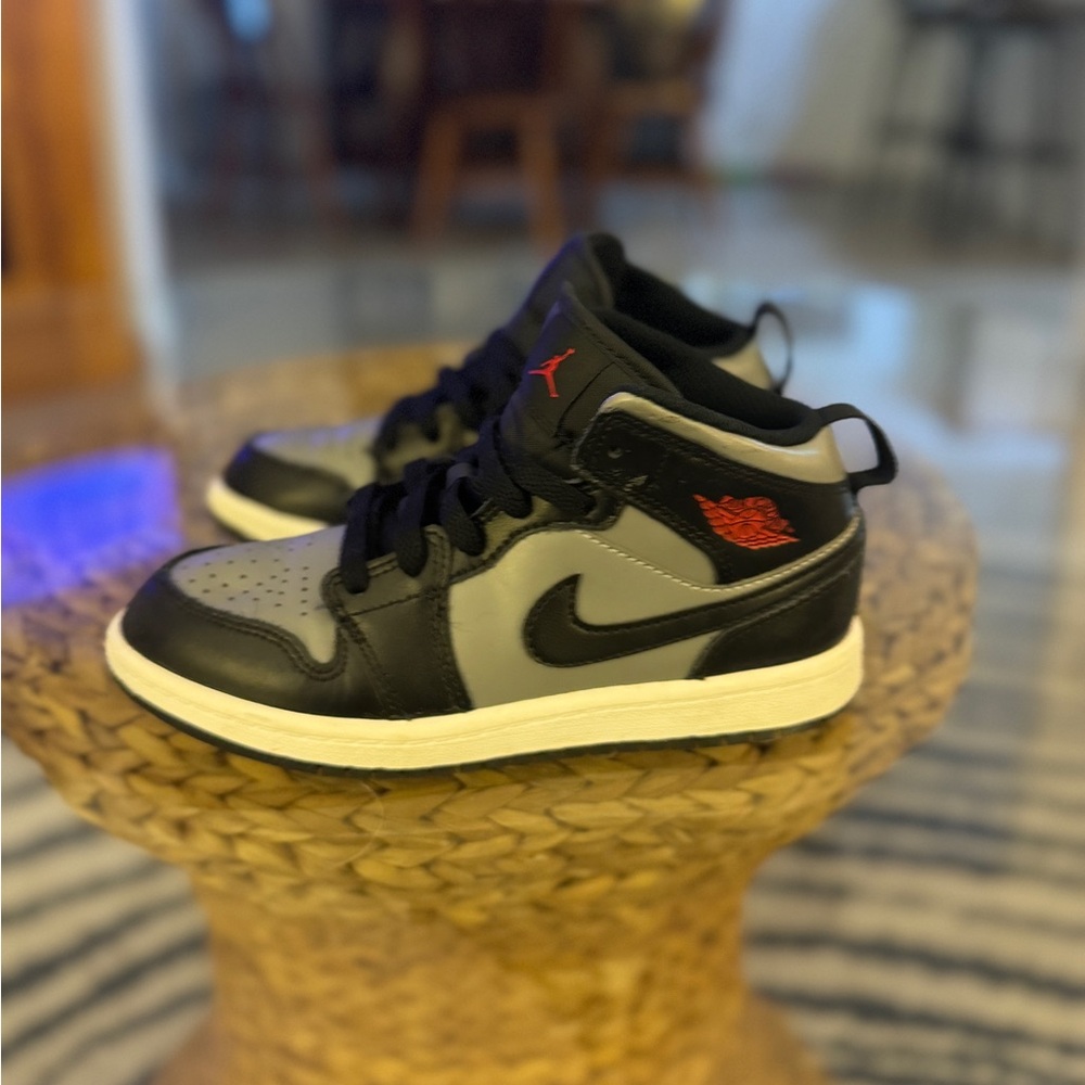 Air Jordan 1 Mid GS 'Shadow size youth 1